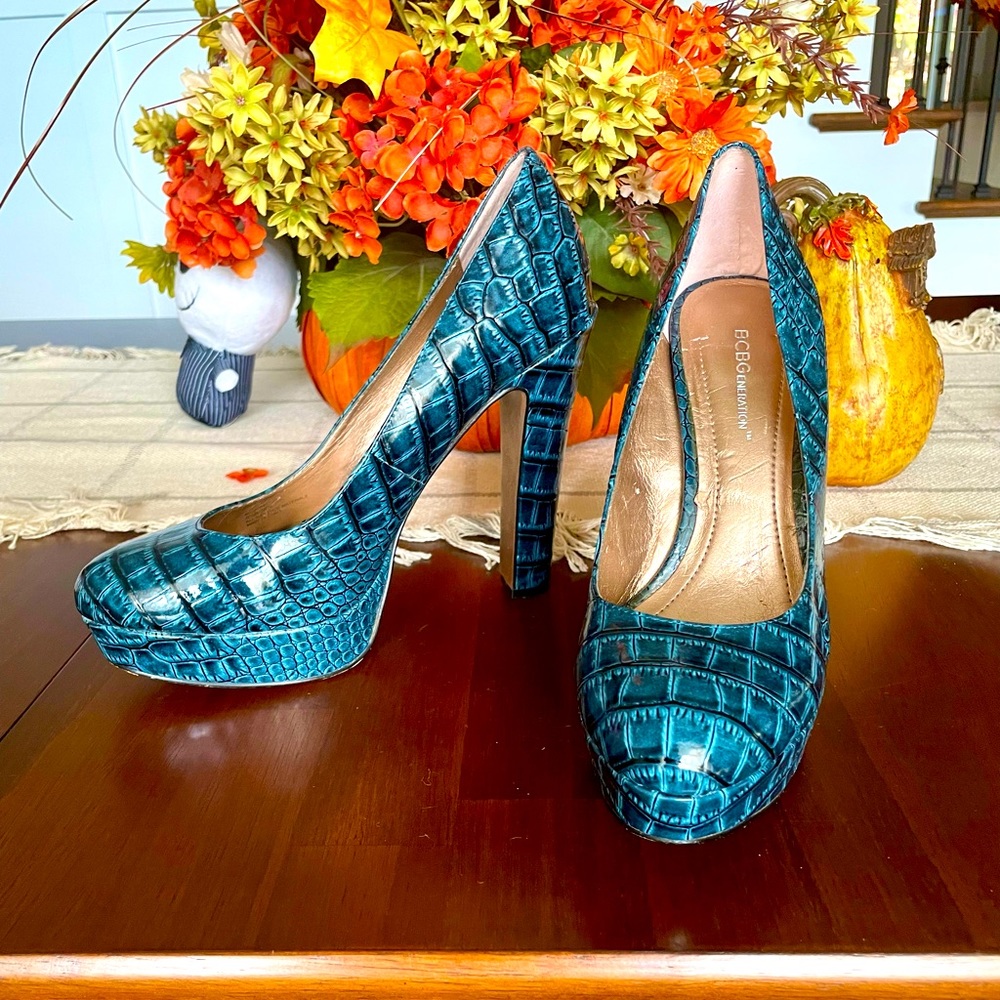 SALE!⚡️BCBGeneration Platform Heels